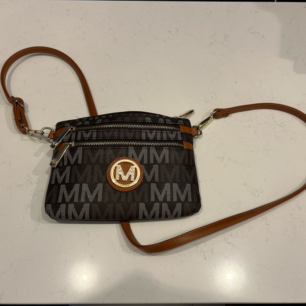 Small crossbody bag